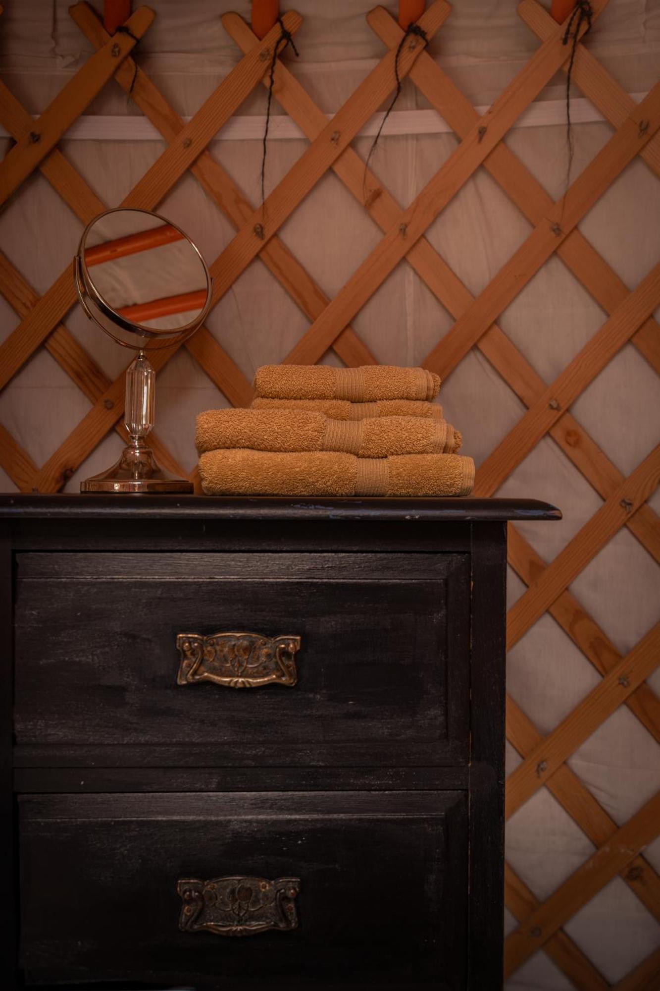 Gilfach Gower Farm Luxury Yurt With Hot Tub Hotell Ammanford Eksteriør bilde